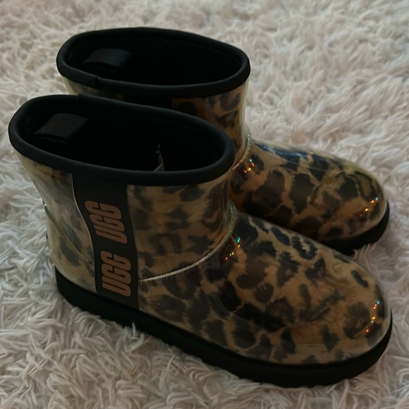 Clear/Cheetah Uggs - Picture 1 of 4